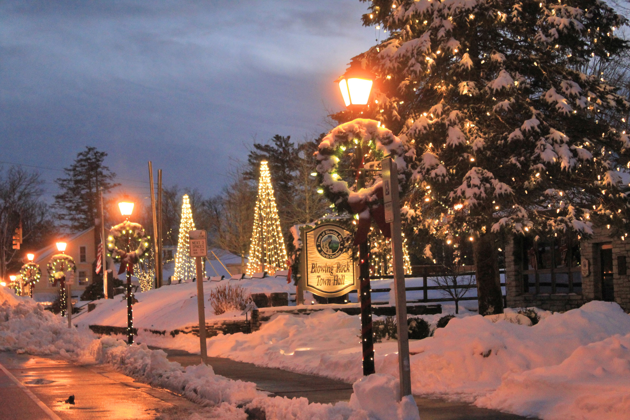 Holiday Stroll in Blowing Rock ⋆ Blowing Rock