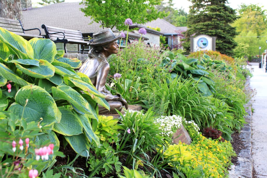 the gardener sculpture