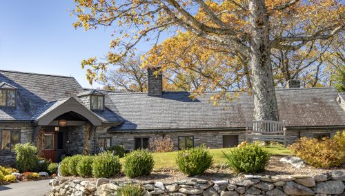 Dine & Stay at these Inns with In-House Restaurants